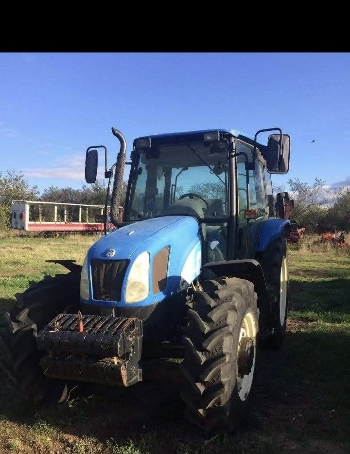 Трактор New Holland