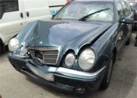      ,     Mercedes-Benz E 300