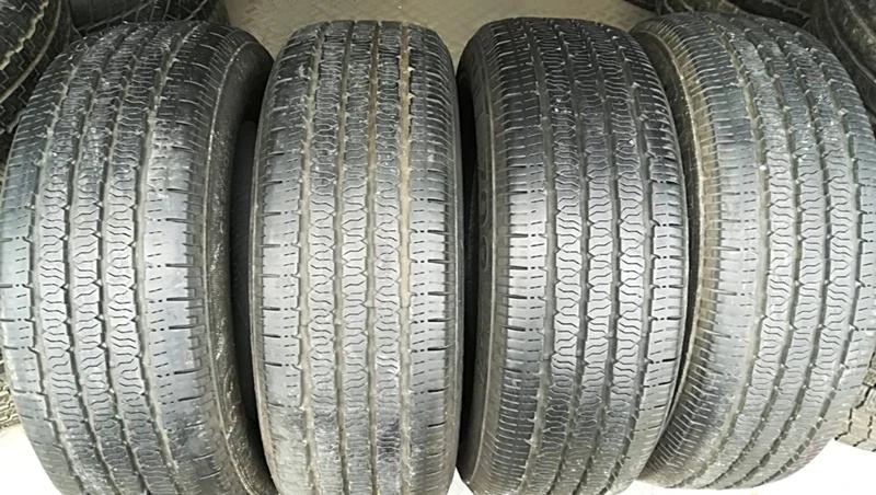 Гуми Летни 235/60R17, снимка 1 - Гуми и джанти - 24986808