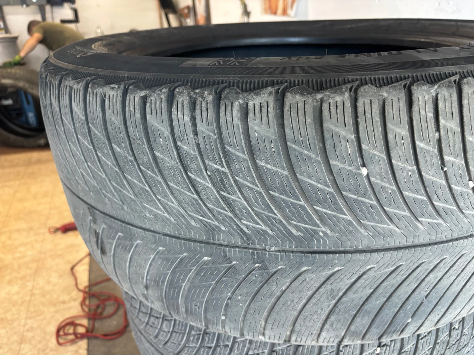 Гуми Зимни 285/45R20, снимка 5 - Гуми и джанти - 55473465