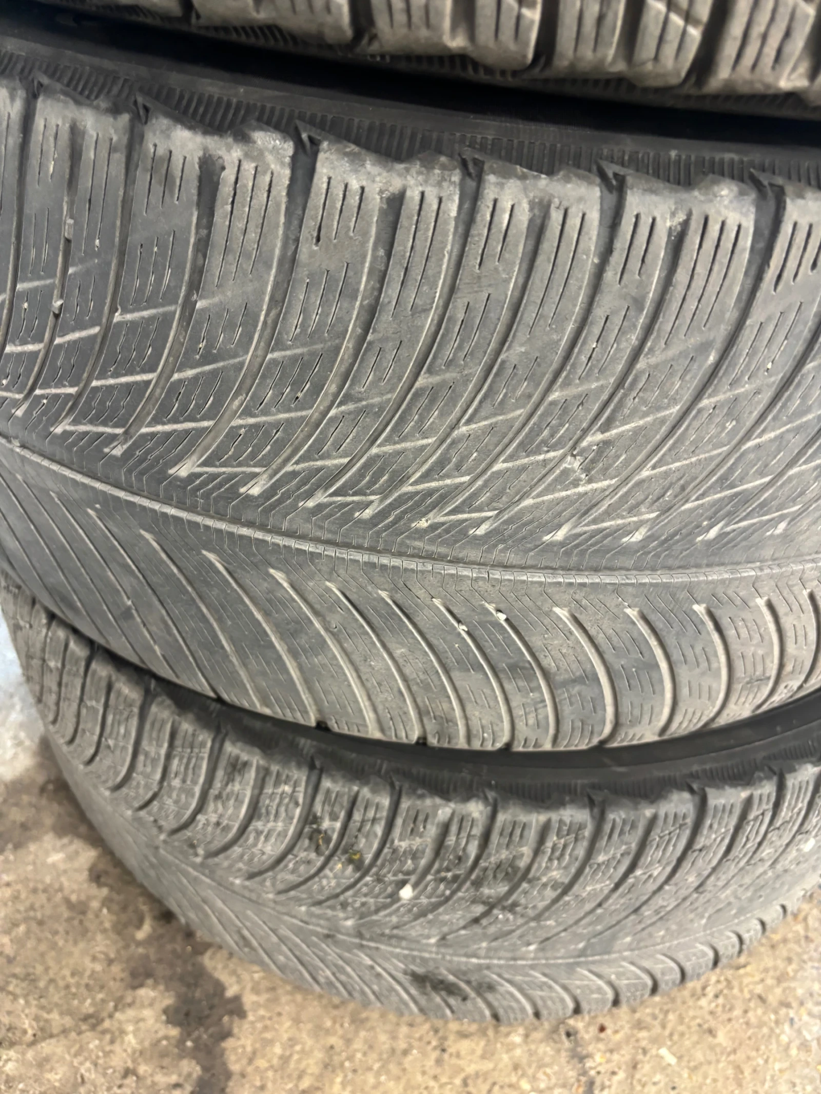 Гуми Зимни 285/45R20, снимка 4 - Гуми и джанти - 55473465