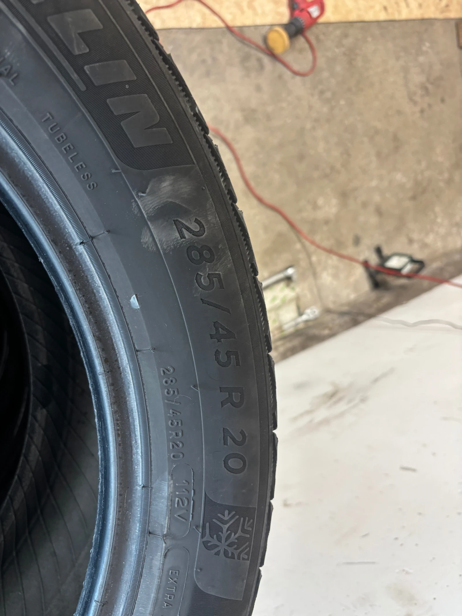 Гуми Зимни 285/45R20, снимка 8 - Гуми и джанти - 55473465