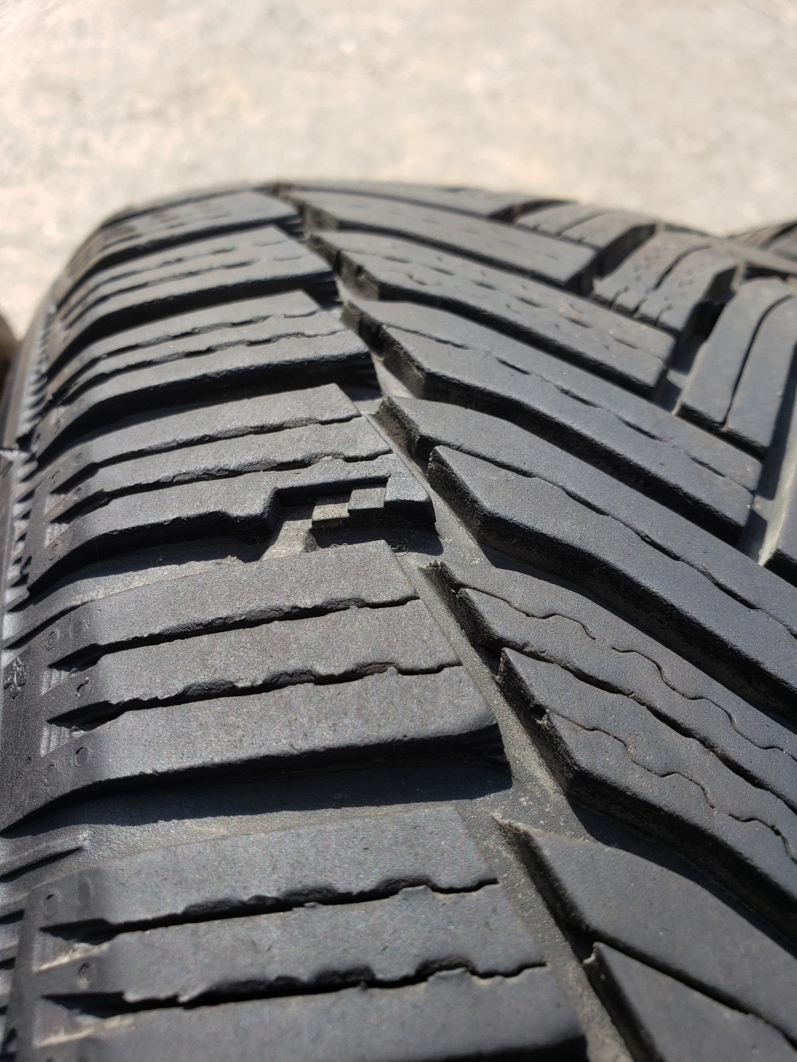 Гуми Зимни 205/60R16, снимка 5 - Гуми и джанти - 56244163