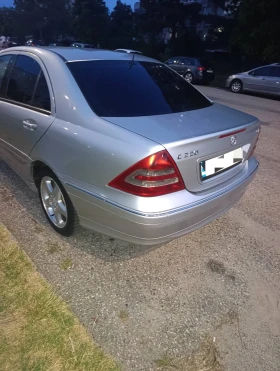 Mercedes-Benz 220, снимка 2