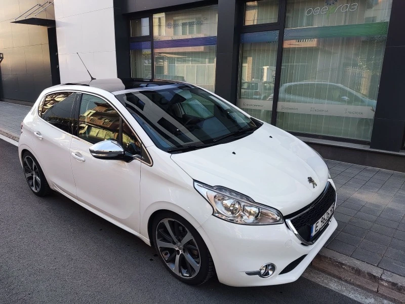 Peugeot 208, снимка 13 - Автомобили и джипове - 47611489