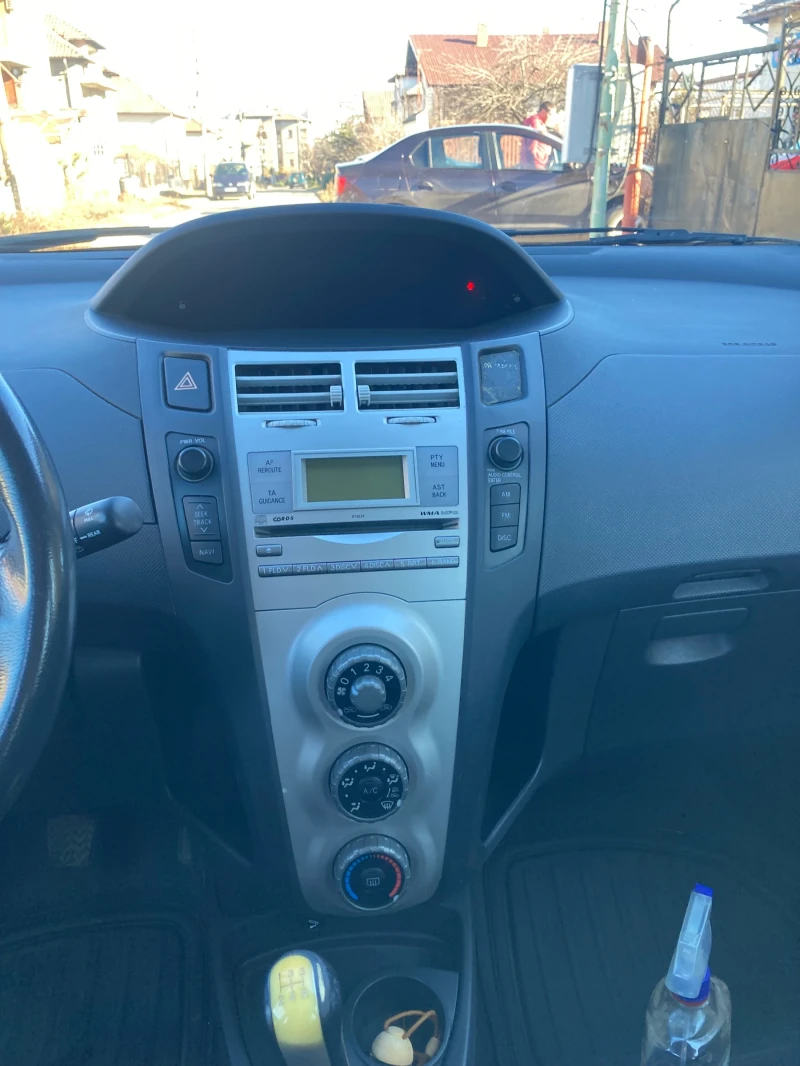 Toyota Yaris, снимка 10 - Автомобили и джипове - 48377937