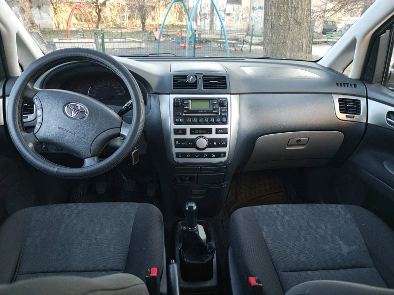 Toyota Avensis verso, снимка 9 - Автомобили и джипове - 49436567