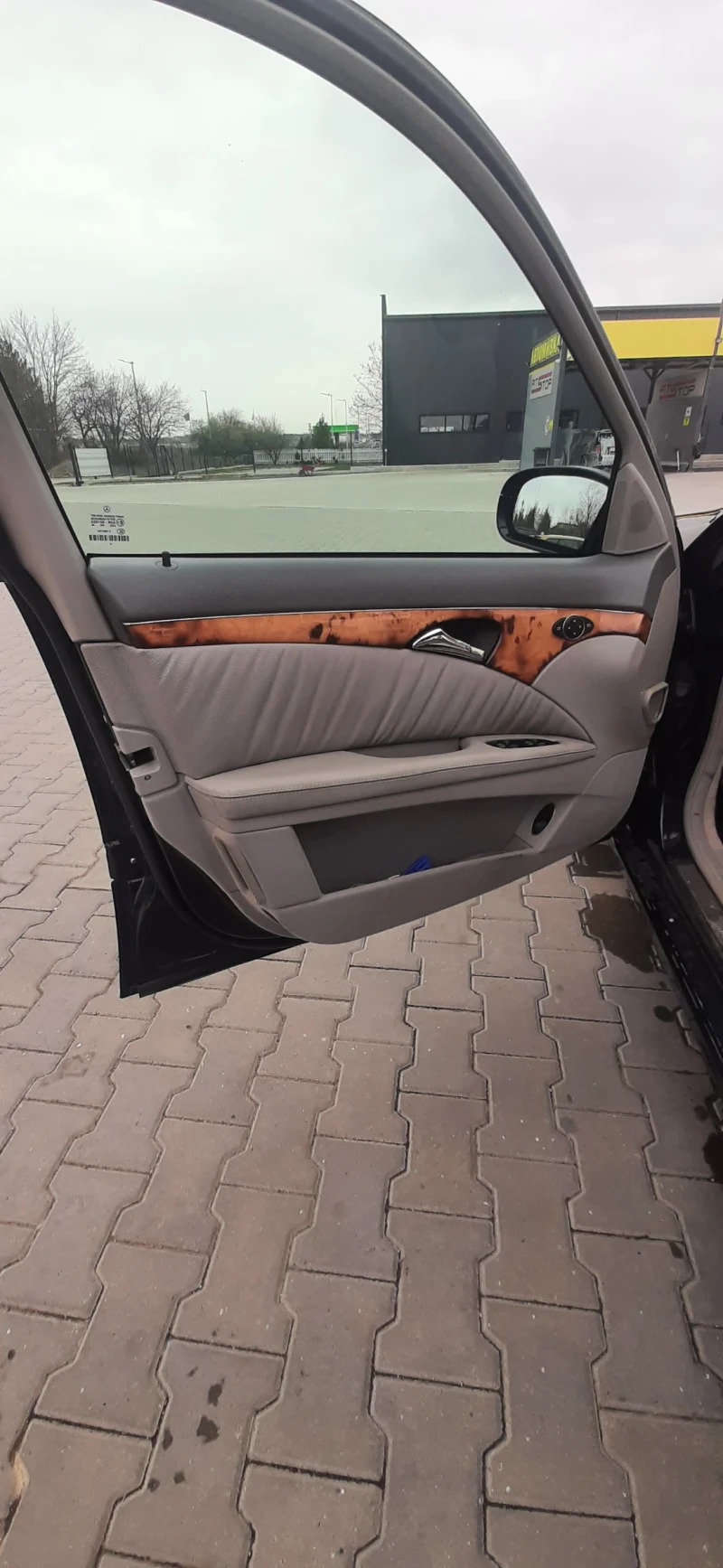 Mercedes-Benz E 270, снимка 11 - Автомобили и джипове - 49610551