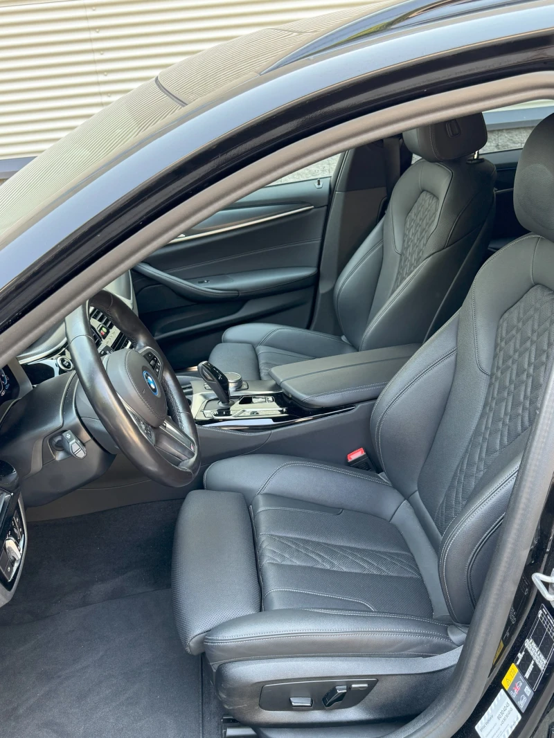 BMW 530E M-packet Shadow line, снимка 11 - Автомобили и джипове - 52567921