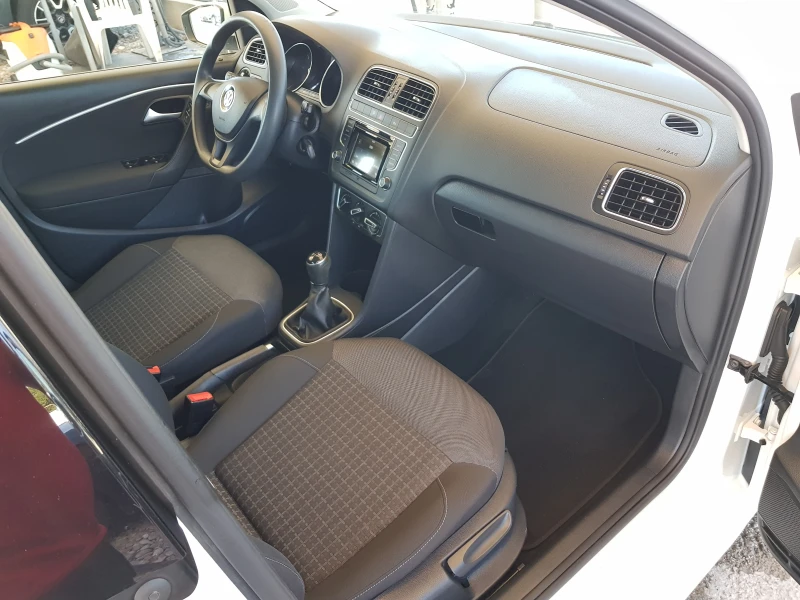 VW Polo 1.4 TDI-75 к.с. EURO 6B /11/2015г. ЛИЗИНГ, снимка 11 - Автомобили и джипове - 51519097