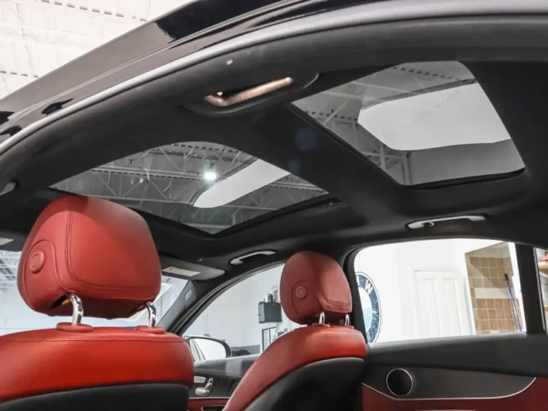 Mercedes-Benz C 300 4MATIC * AMG Line * PREMIUM PKG * NIGHT PKG * PANO, снимка 17 - Автомобили и джипове - 52592253