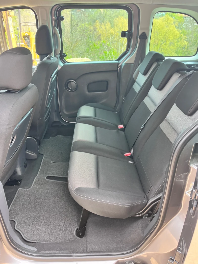 Renault Kangoo 1.2 tci 115 автомат, снимка 10 - Автомобили и джипове - 53423660