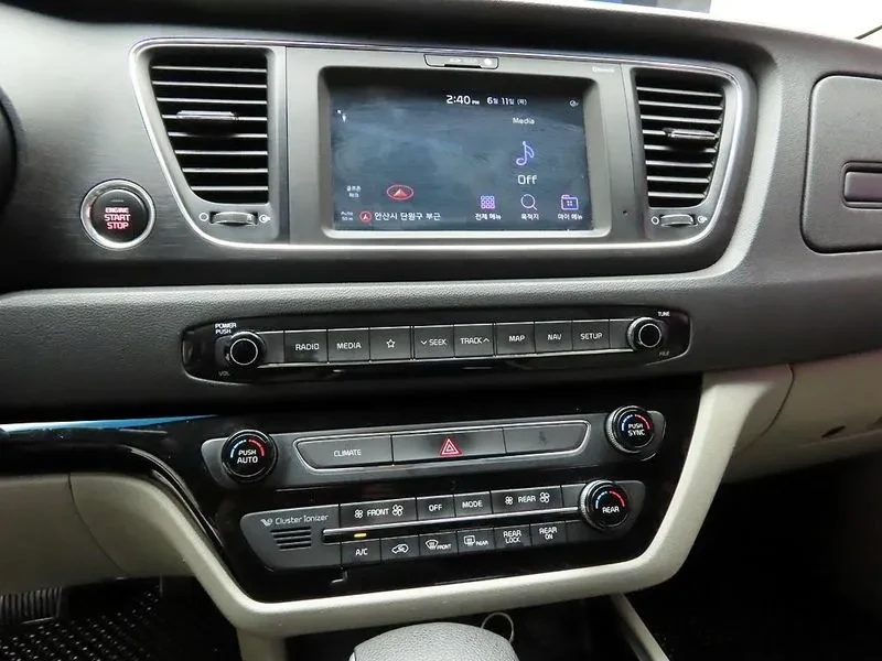 Kia Carnival 11-SEATER DELUXE, снимка 10 - Автомобили и джипове - 55100206