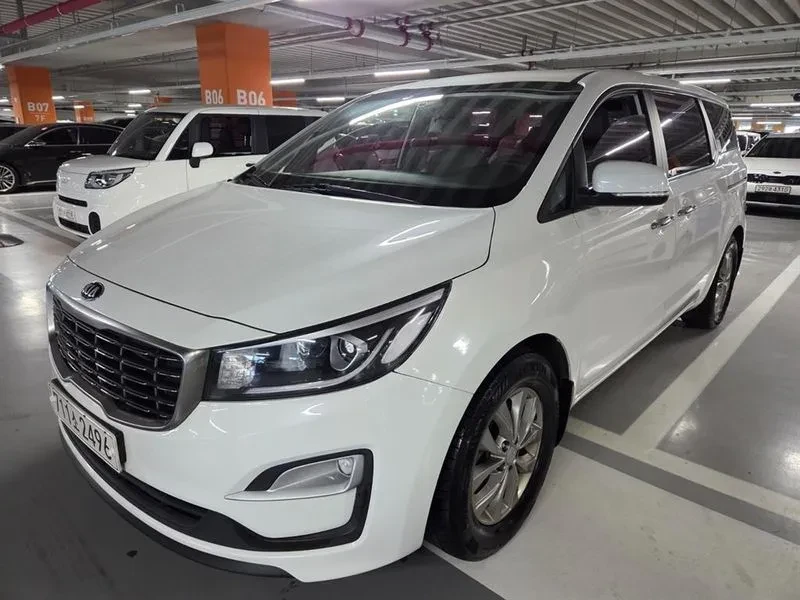 Kia Carnival 11-SEATER DELUXE