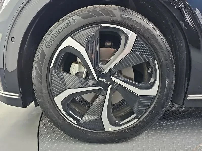 Kia EV6, снимка 5 - Автомобили и джипове - 56690501