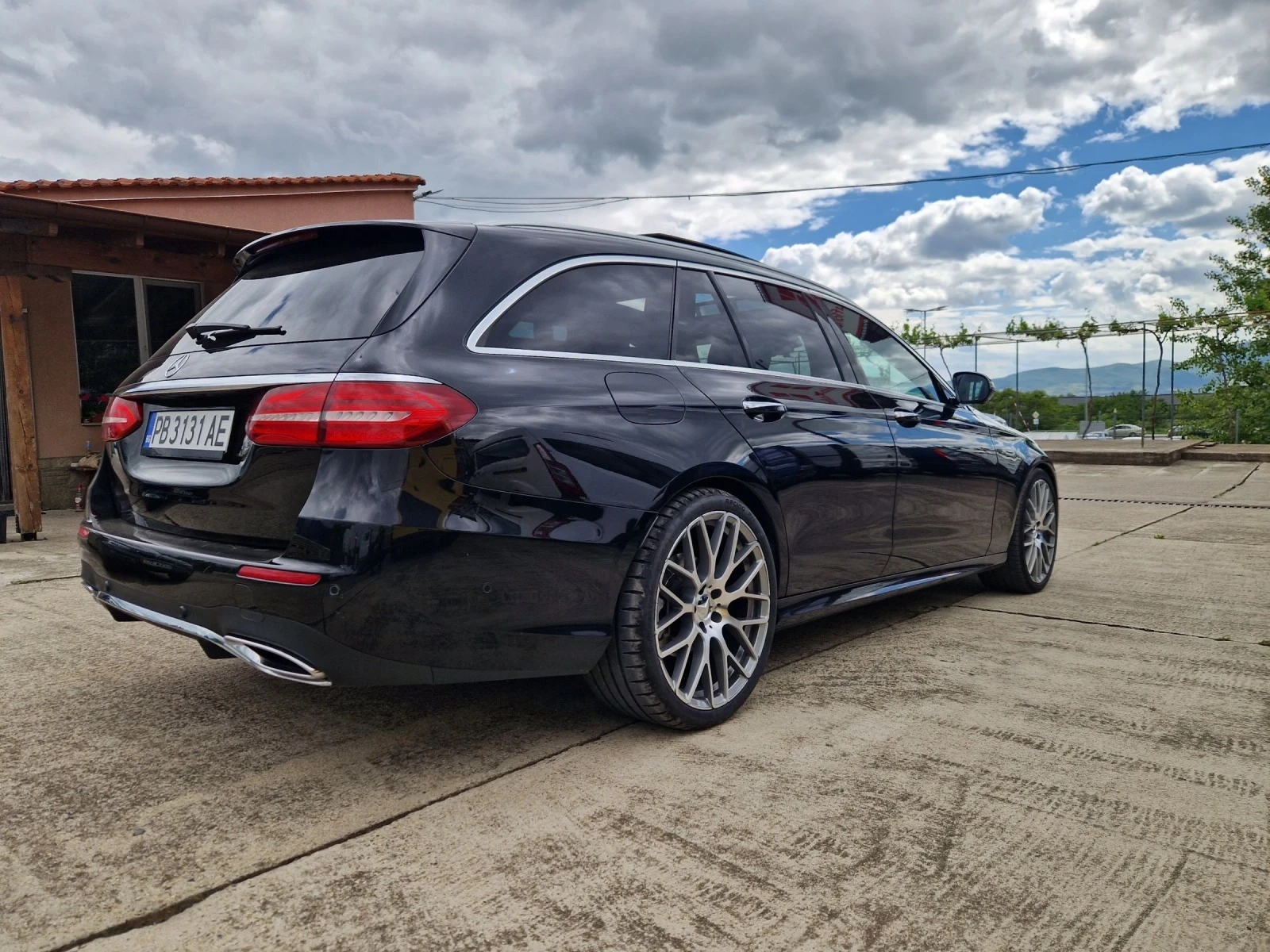 Mercedes-Benz E 220 AMG Line /360 камера/head-up - изображение 3