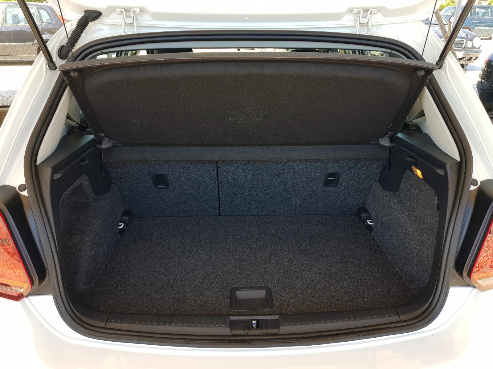 VW Polo 1.4 TDI-75 к.с. EURO 6B /11/2015г. ЛИЗИНГ | Mobile.bg — изображение 15