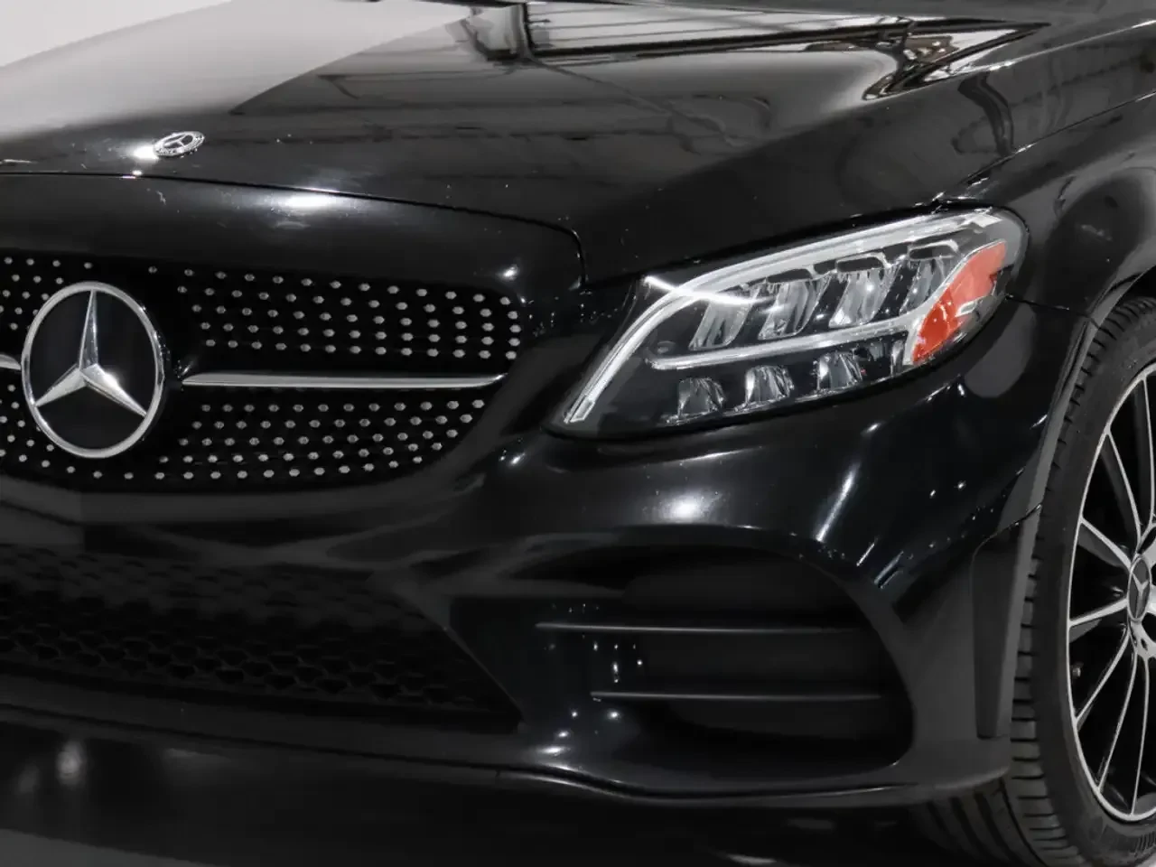 Mercedes-Benz C 300 4MATIC * AMG Line * PREMIUM PKG * NIGHT PKG * PANO - изображение 7