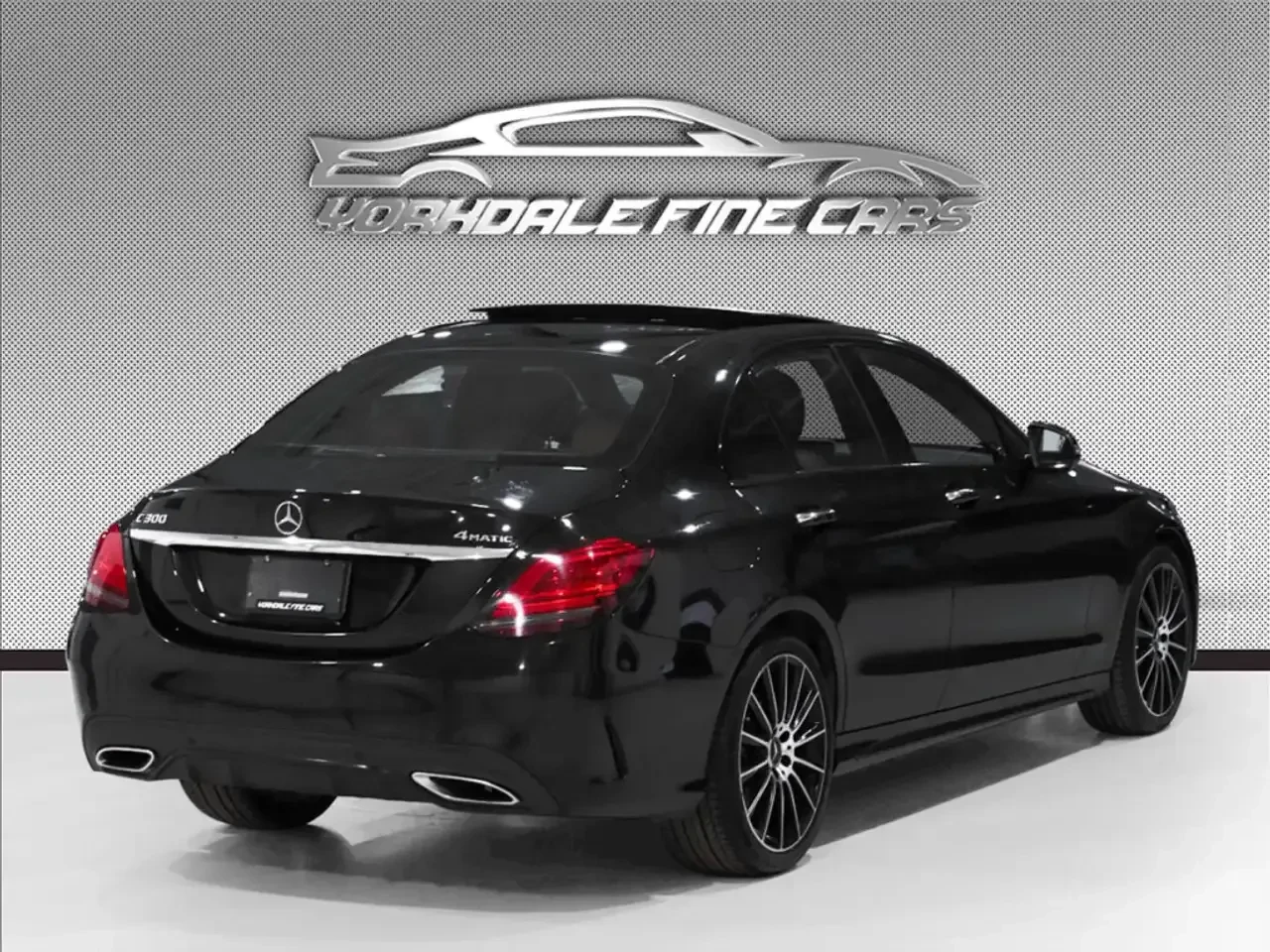 Mercedes-Benz C 300 4MATIC * AMG Line * PREMIUM PKG * NIGHT PKG * PANO - изображение 3