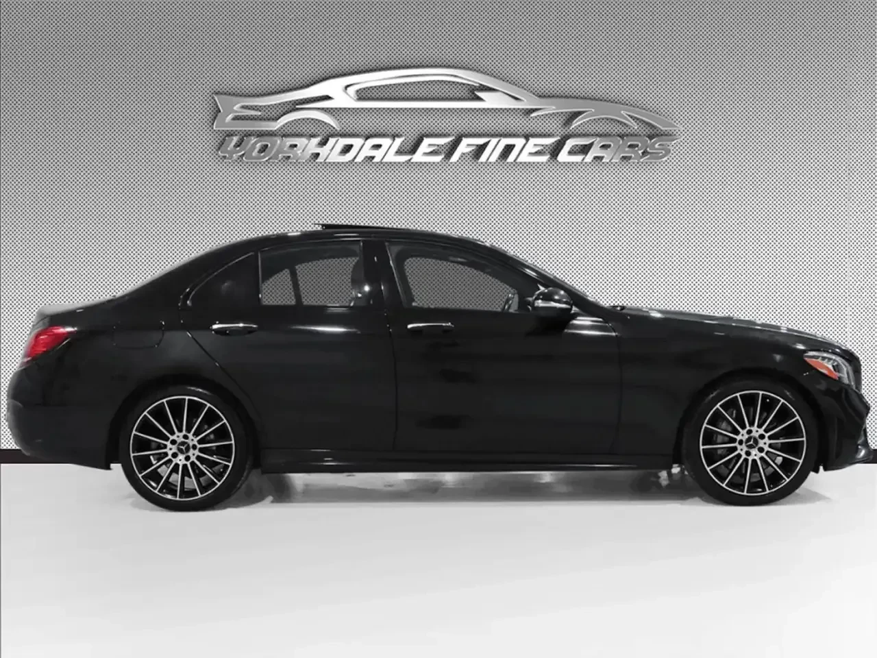 Mercedes-Benz C 300 4MATIC * AMG Line * PREMIUM PKG * NIGHT PKG * PANO - изображение 2