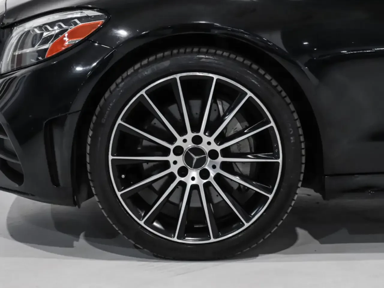 Mercedes-Benz C 300 4MATIC * AMG Line * PREMIUM PKG * NIGHT PKG * PANO - изображение 9