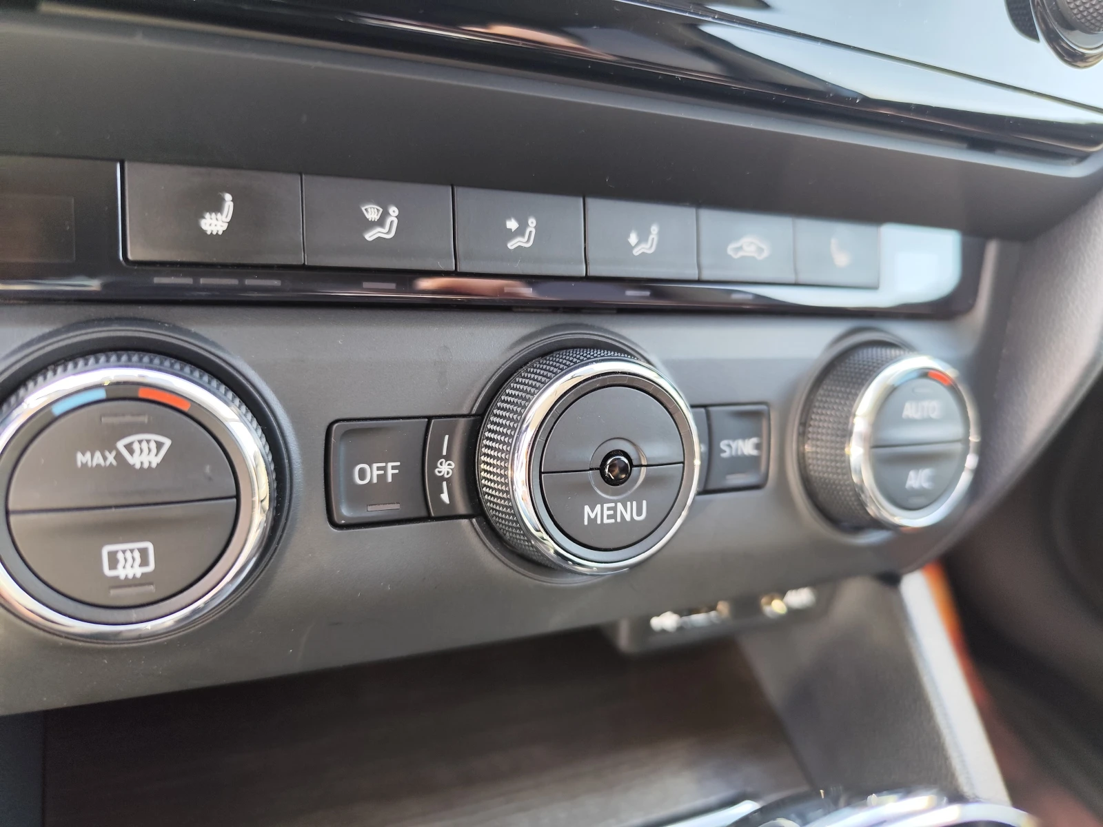 Skoda Octavia SCOUT 2.0TDi* 4X4* АВТОМАТИК* MMI* ПОДГРЕВ - изображение 10