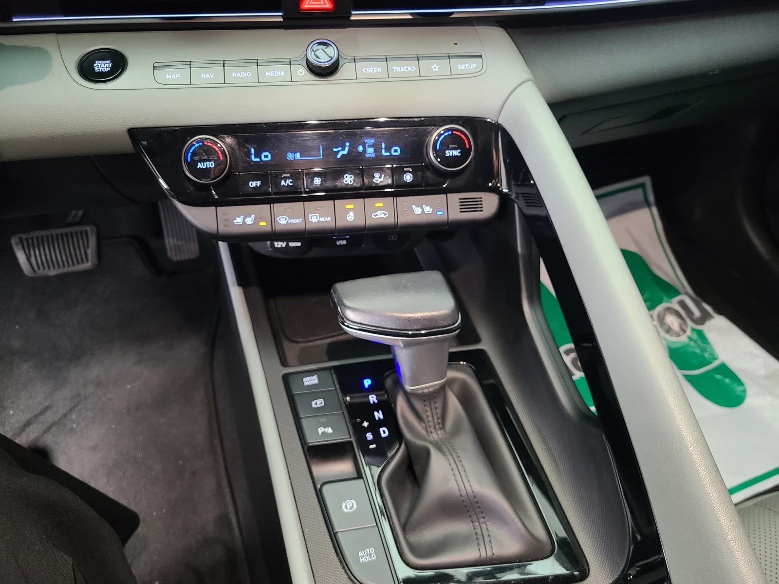 Hyundai Elantra НАЛИЧНА, 1.6 MPI, FULL MAX, INSPIRATION, Обдухване, снимка 13 - Автомобили и джипове - 53739503