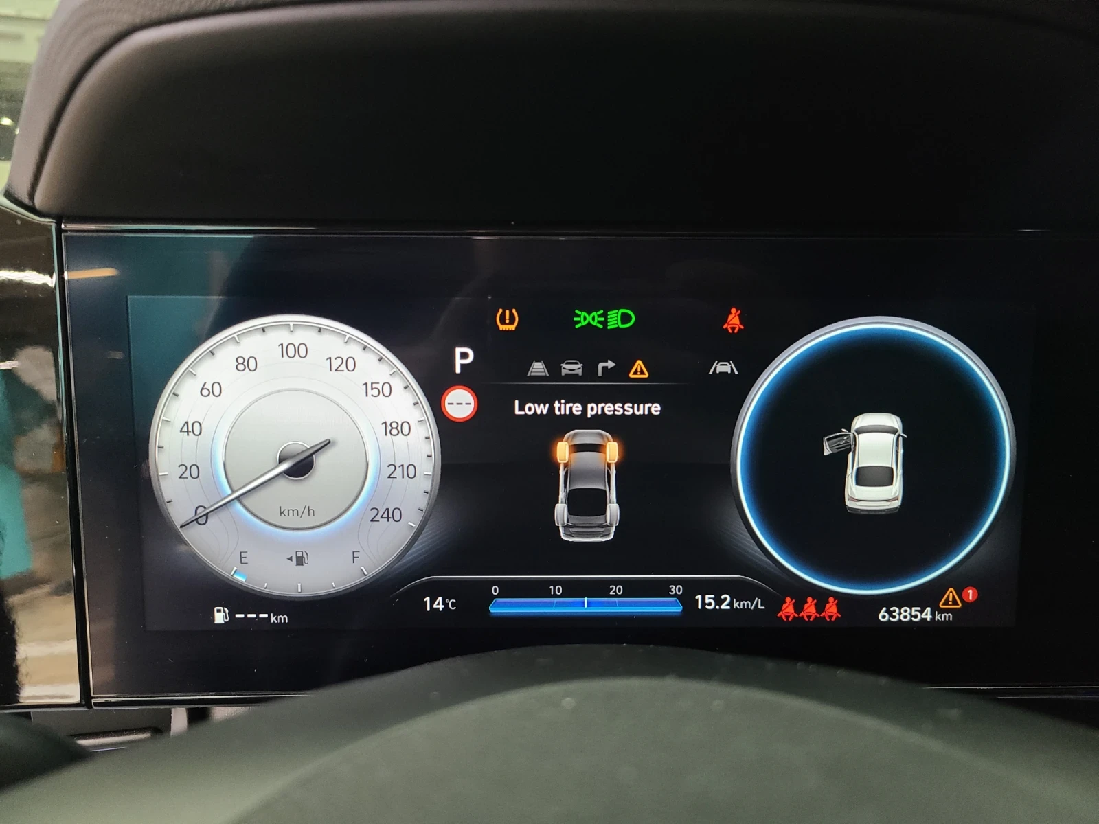 Hyundai Elantra НАЛИЧНА, 1.6 MPI, FULL MAX, INSPIRATION, Обдухване, снимка 14 - Автомобили и джипове - 53739503