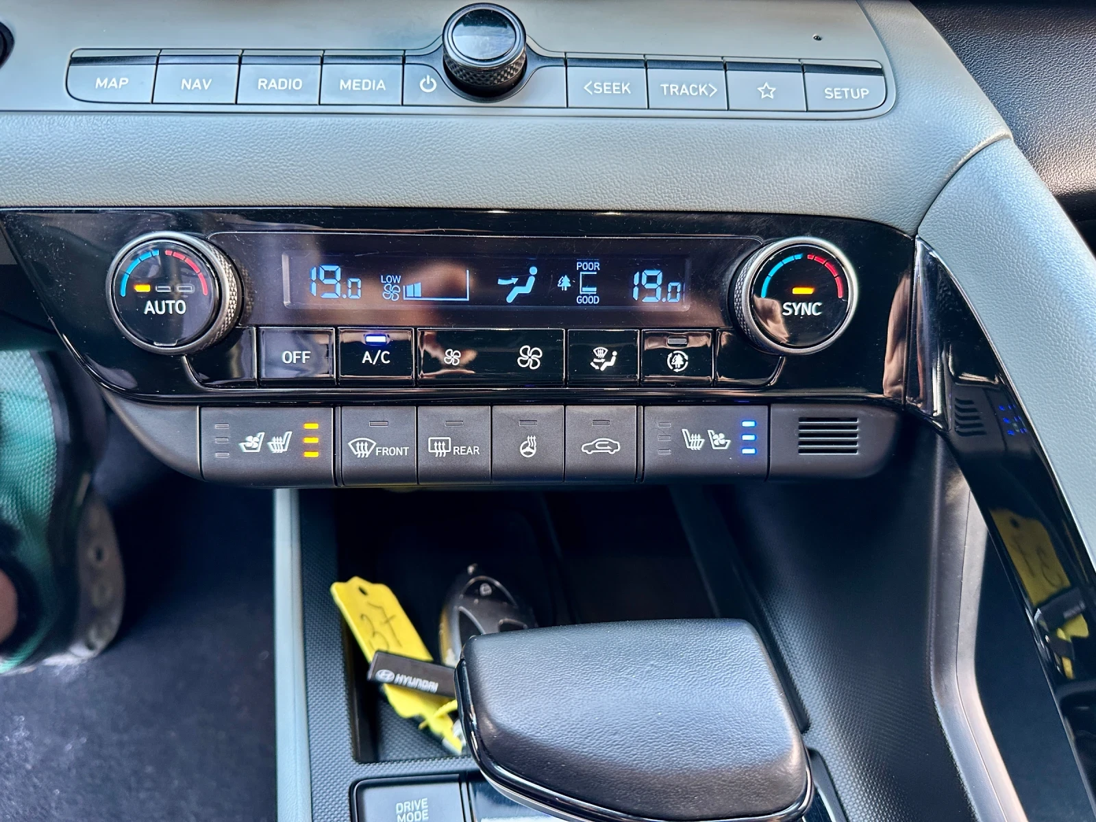 Hyundai Elantra НАЛИЧНА, 1.6 MPI, FULL MAX, INSPIRATION, Обдухване, снимка 14 - Автомобили и джипове - 53739503