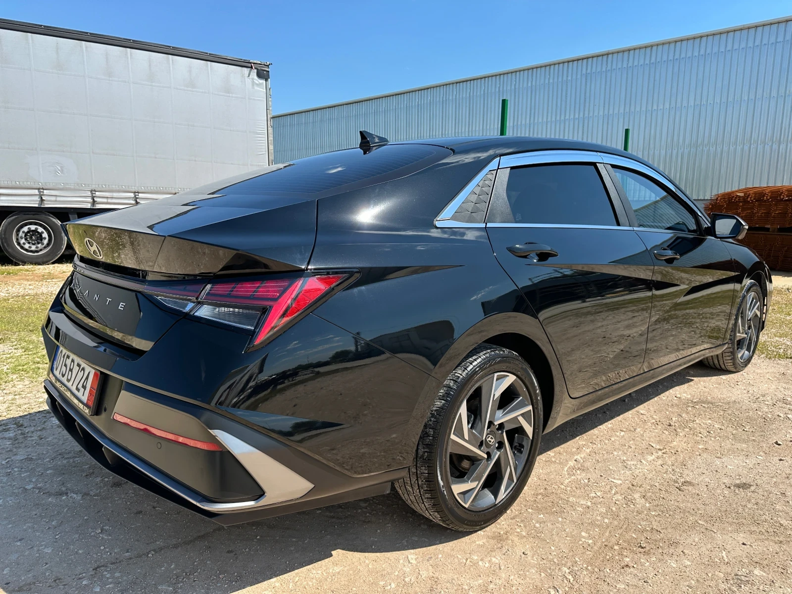 Hyundai Elantra НАЛИЧНА, 1.6 MPI, FULL MAX, INSPIRATION, Обдухване, снимка 3 - Автомобили и джипове - 53739503