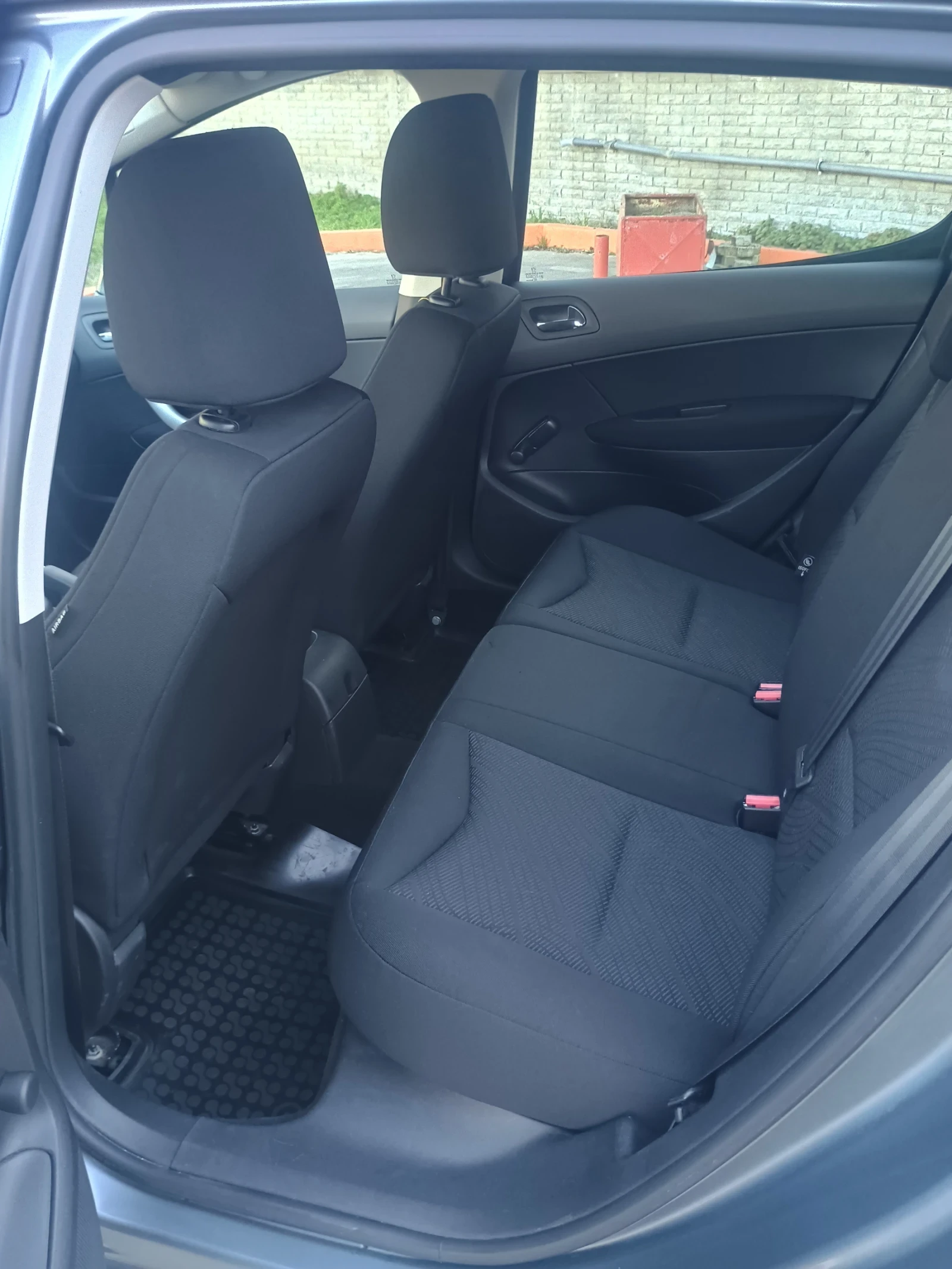 Peugeot 308 1.6 HDI 90кс., снимка 9 - Автомобили и джипове - 53802338