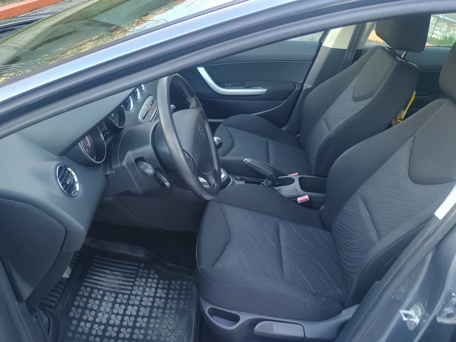 Peugeot 308 1.6 HDI 90кс., снимка 8 - Автомобили и джипове - 53802338