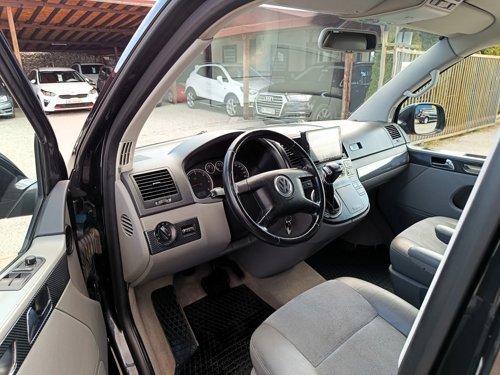 VW Multivan 2.5 TDi* Highline* АВТОМАТИК* 6+ 1* NAVI* КАМЕРА* , снимка 8 - Автомобили и джипове - 53991009