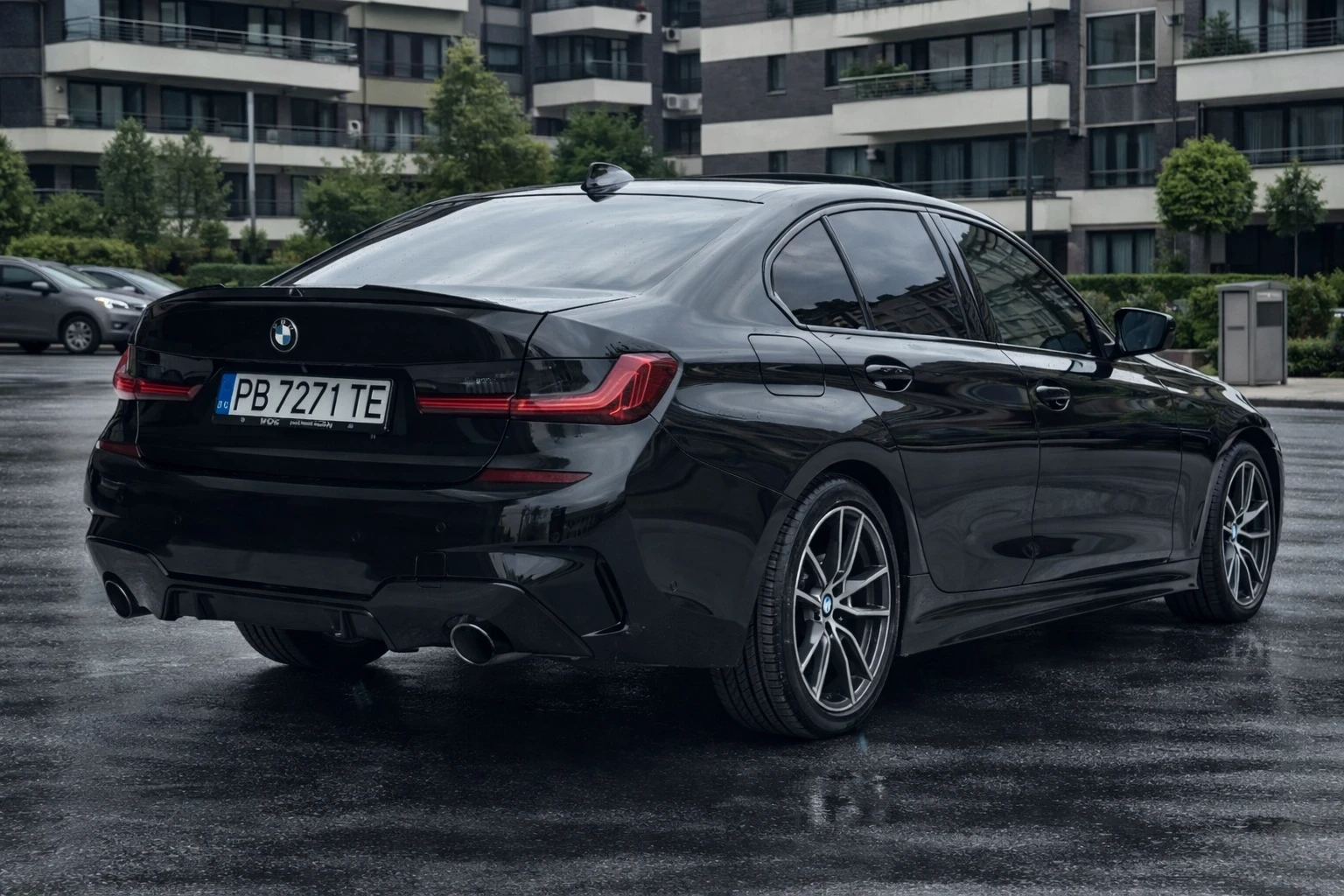 BMW 330 FULL, снимка 4 - Автомобили и джипове - 54151442