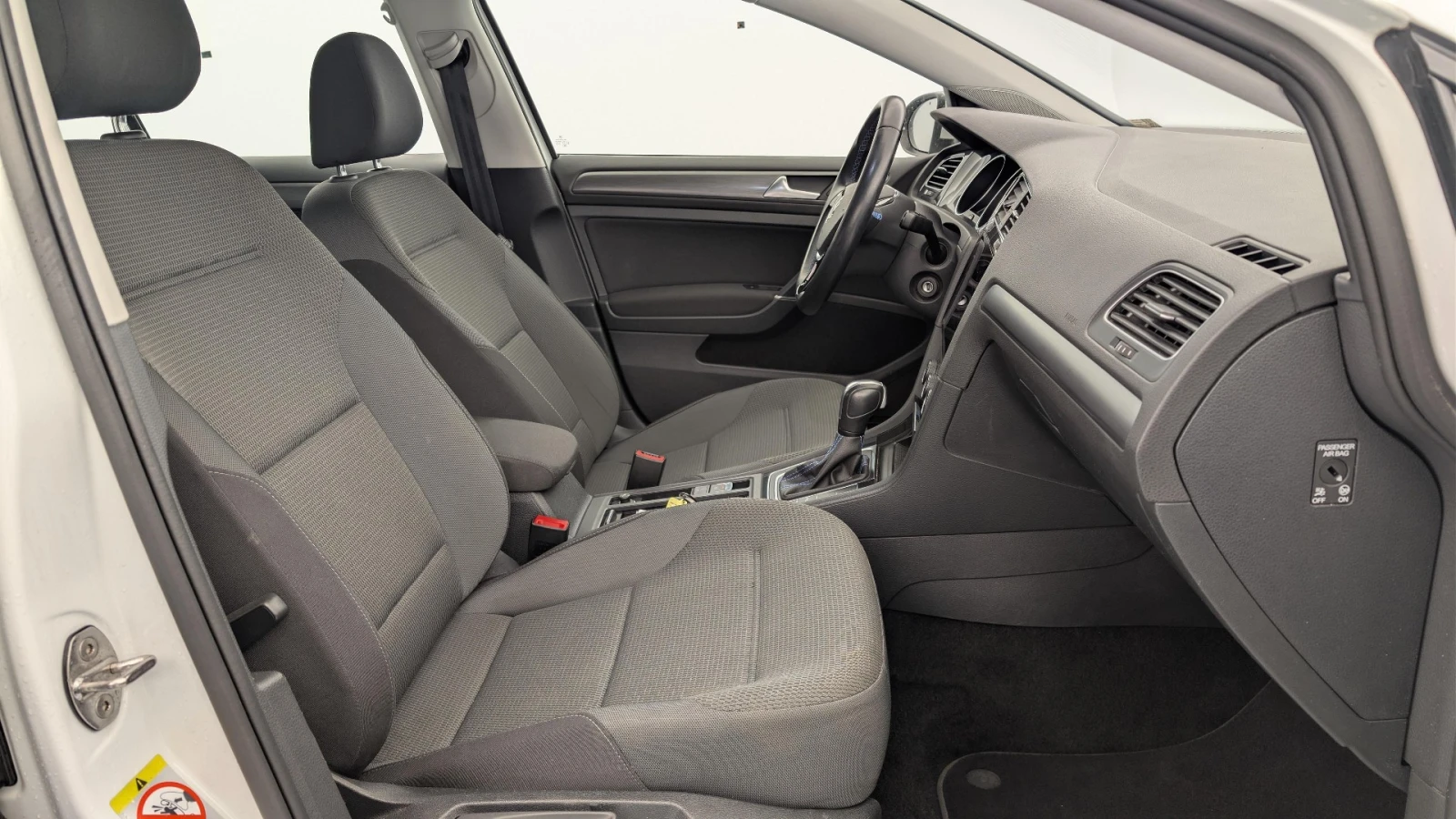 VW Golf  Electric - Automatic, снимка 9 - Автомобили и джипове - 54293807