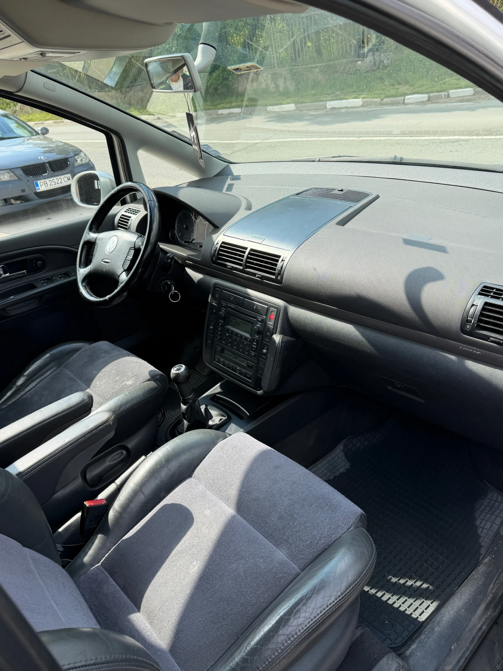 VW Sharan 1.9TDI, снимка 2 - Автомобили и джипове - 54396067