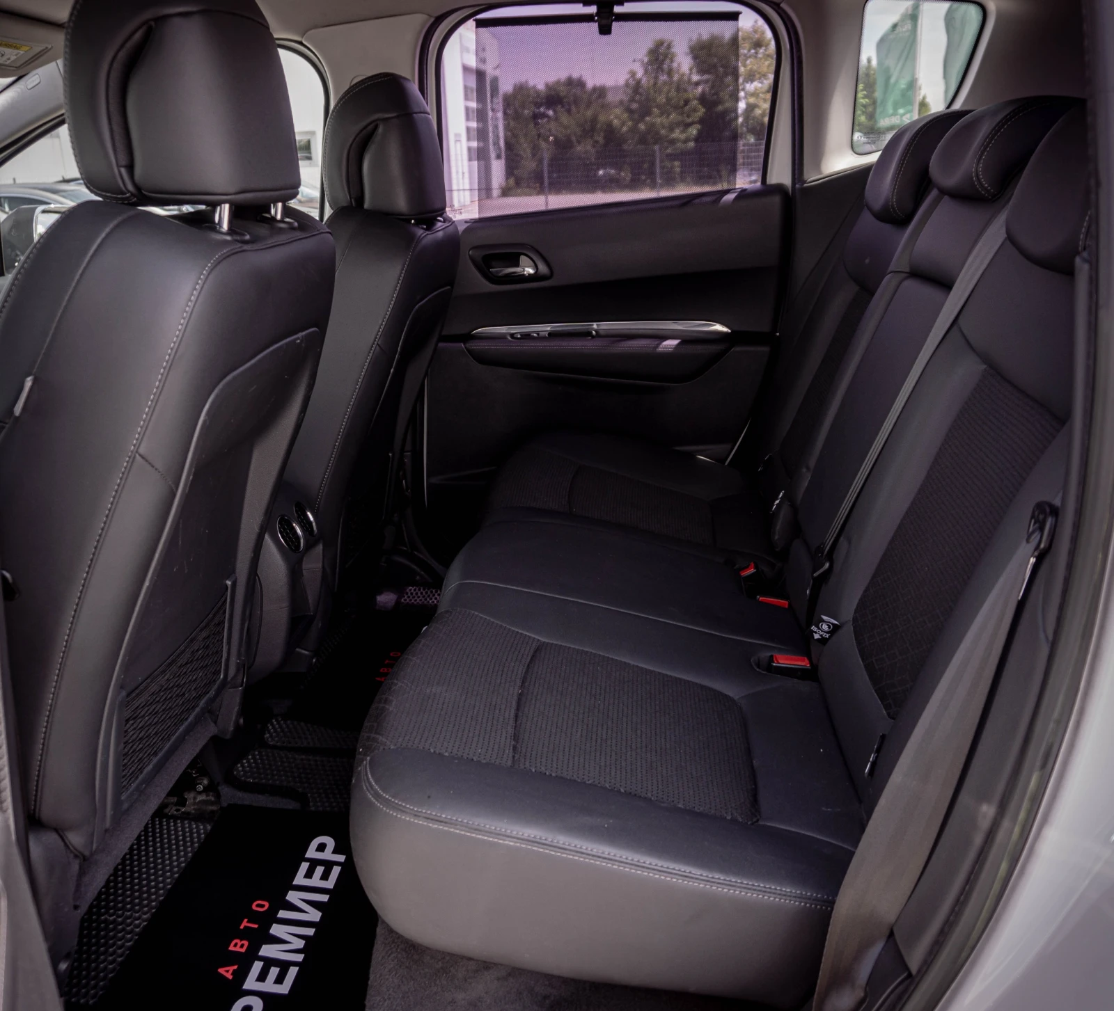 Peugeot 3008 1.6HDI-РЕАЛНИ КМ-РЕГИСТРИРАНА!, снимка 9 - Автомобили и джипове - 54764095