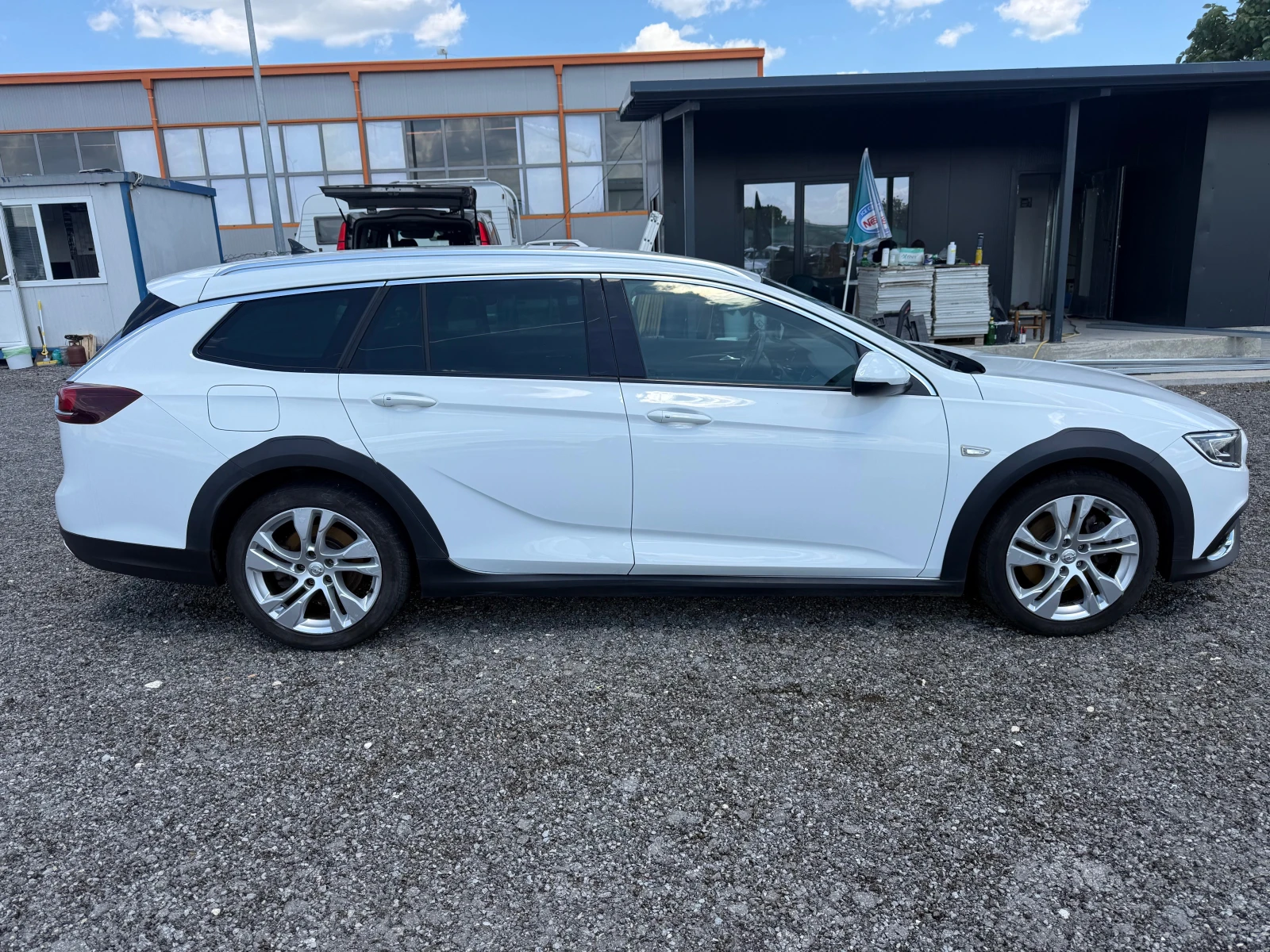 Opel Insignia Country Tourer 4x4, снимка 5 - Автомобили и джипове - 54973106