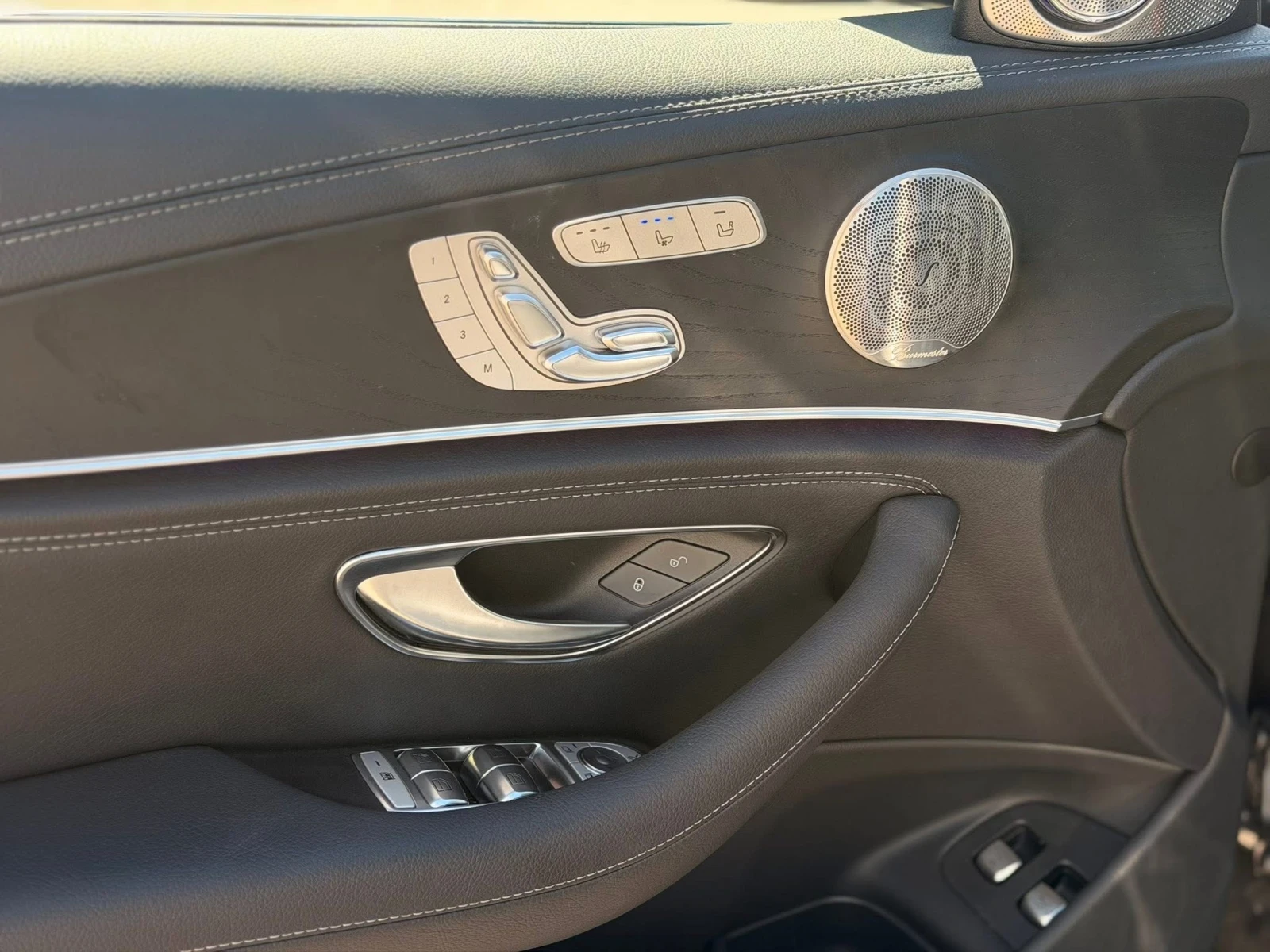 Mercedes-Benz E 400 AMG* 4matic* BURMESTER* digital* panorama* FULL* , снимка 7 - Автомобили и джипове - 55210683