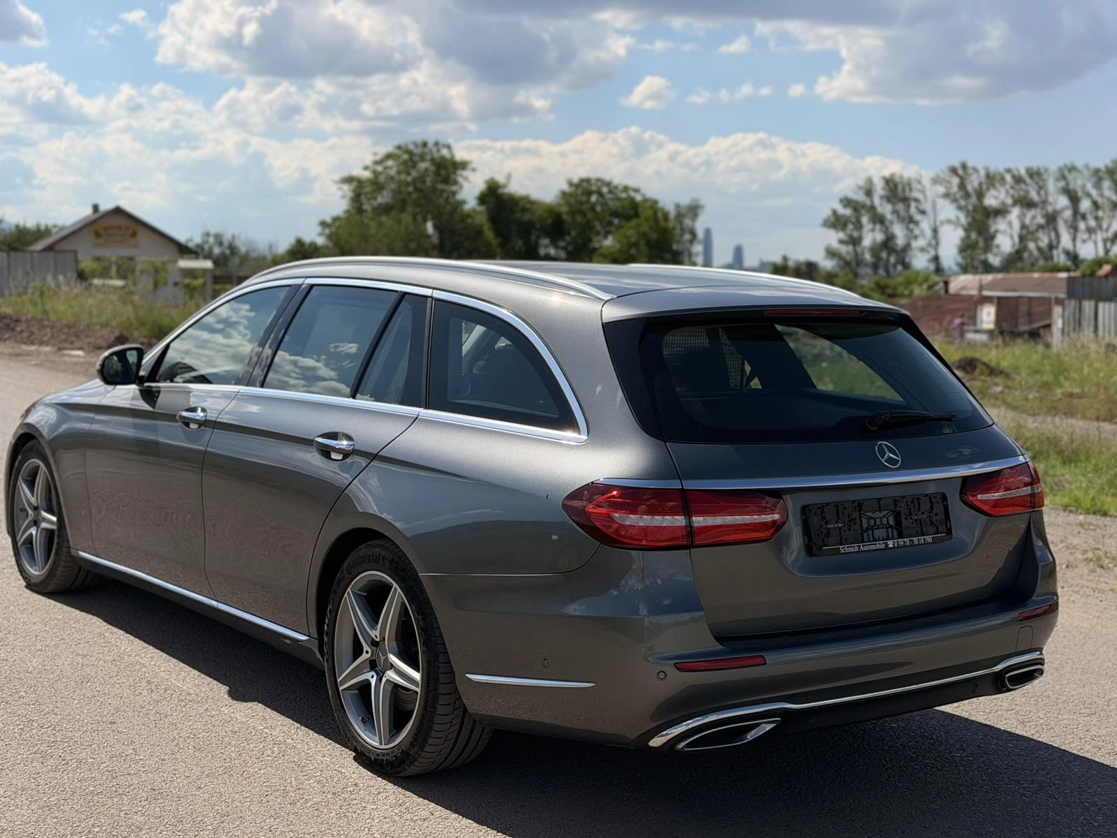 Mercedes-Benz E 400 AMG* 4matic* BURMESTER* digital* panorama* FULL* , снимка 3 - Автомобили и джипове - 55210683