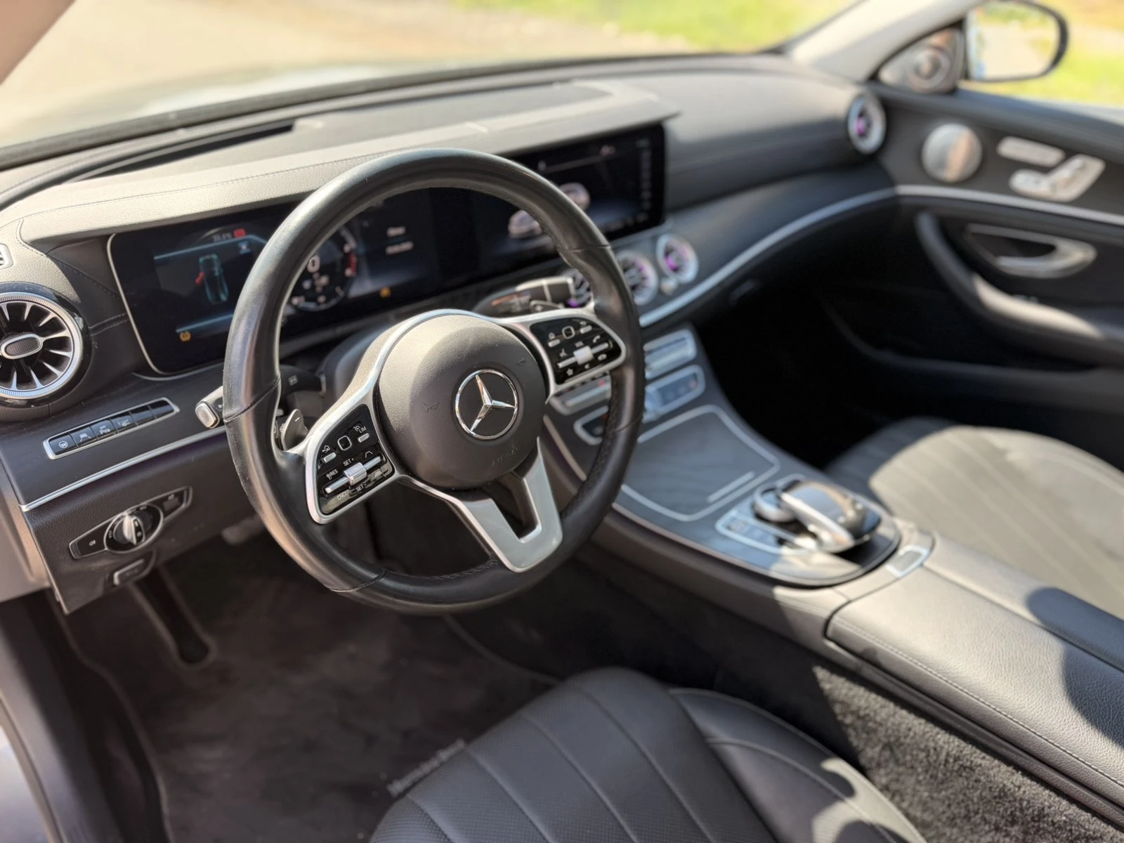 Mercedes-Benz E 400 AMG* 4matic* BURMESTER* digital* panorama* FULL* , снимка 11 - Автомобили и джипове - 55210683