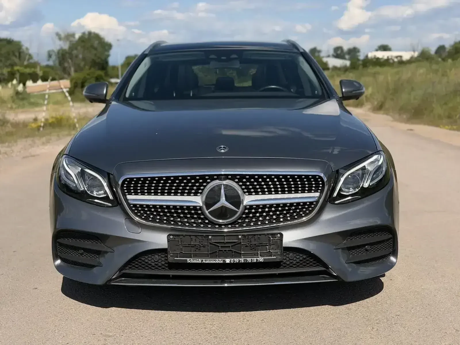 Mercedes-Benz E 400 AMG* 4matic* BURMESTER* digital* panorama* FULL* , снимка 2 - Автомобили и джипове - 55210683