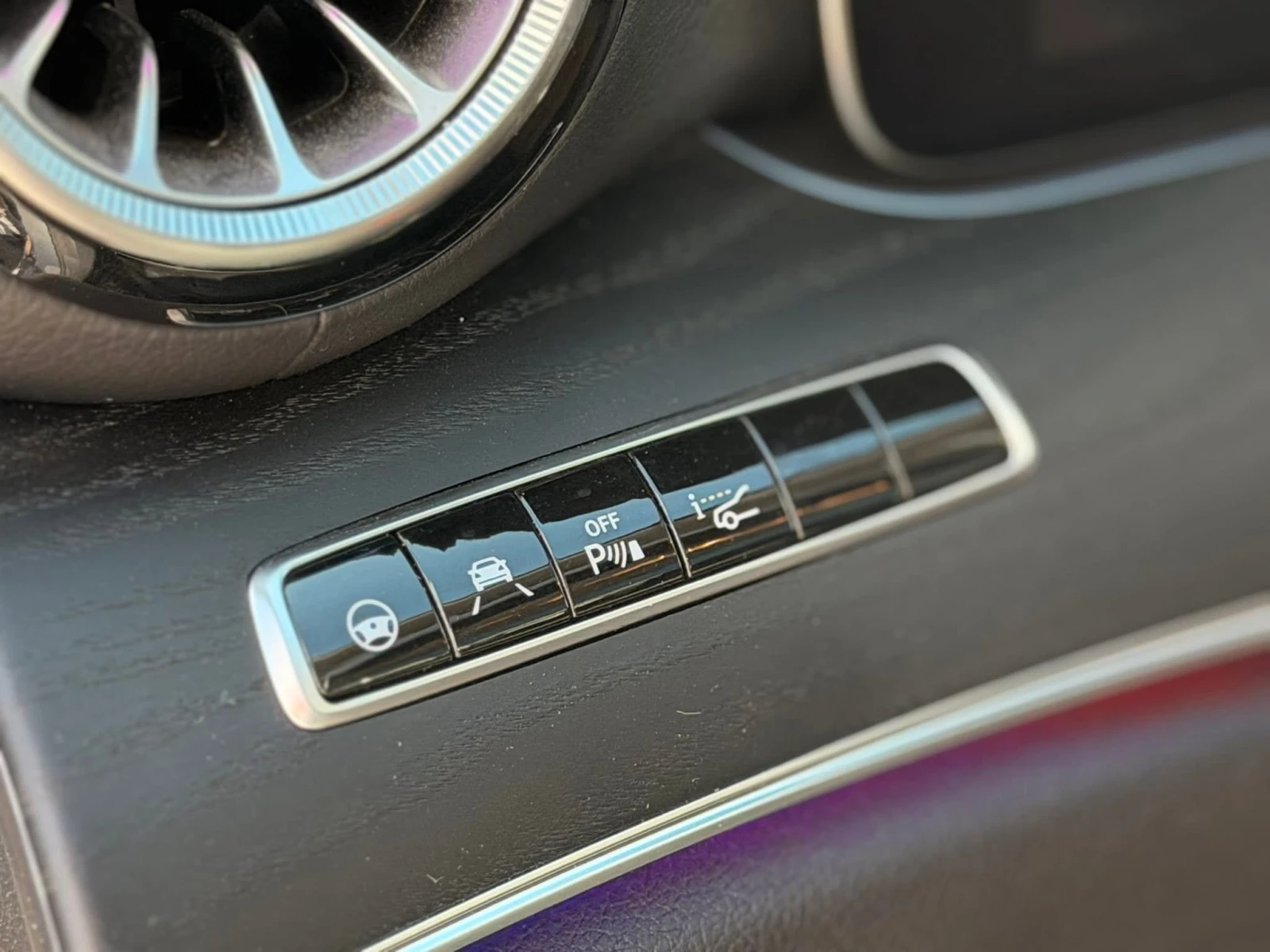 Mercedes-Benz E 400 AMG* 4matic* BURMESTER* digital* panorama* FULL* , снимка 9 - Автомобили и джипове - 55210683