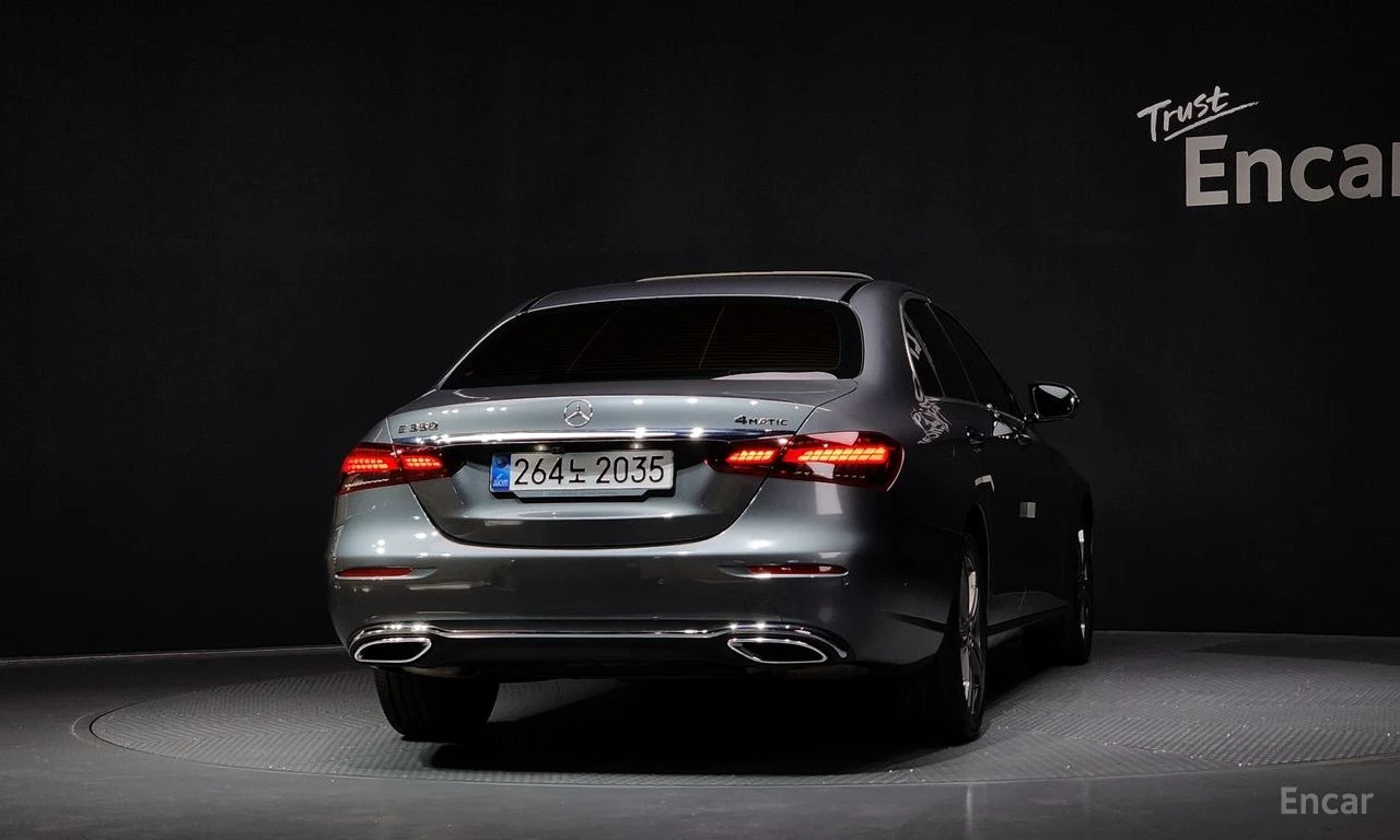Mercedes-Benz E 350 4MATIC* BURMESTER* ОБДУХВАНЕ* ХЕДЪП* ДИСТРОНИК* 36, снимка 4 - Автомобили и джипове - 55624813