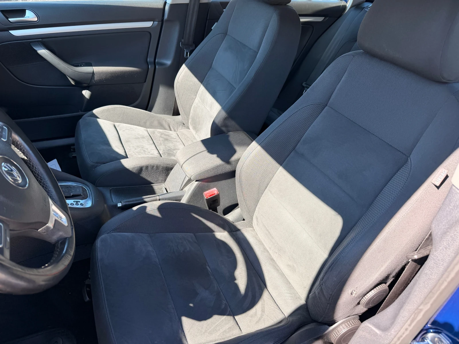 VW Golf Variant 1.6TDI / 105 /АВТОМАТИК/ DSG / LED, снимка 17 - Автомобили и джипове - 56305425