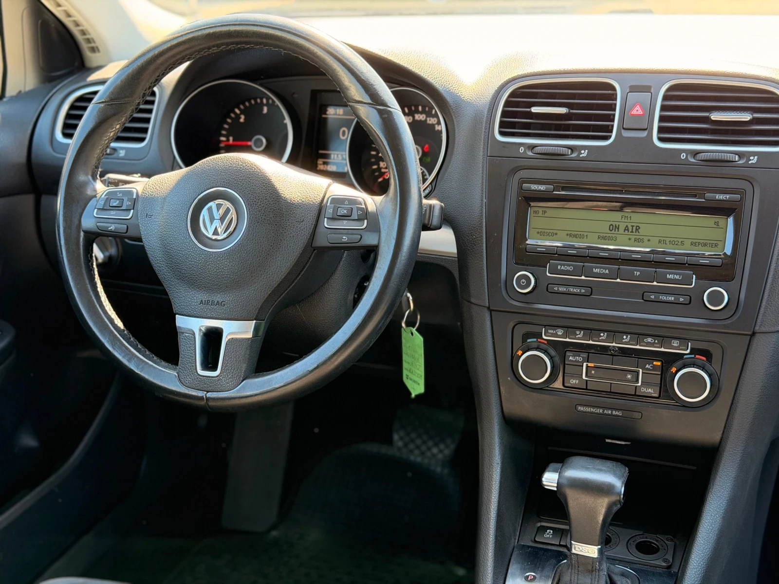 VW Golf Variant 1.6TDI / 105 /АВТОМАТИК/ DSG / LED, снимка 14 - Автомобили и джипове - 56305425