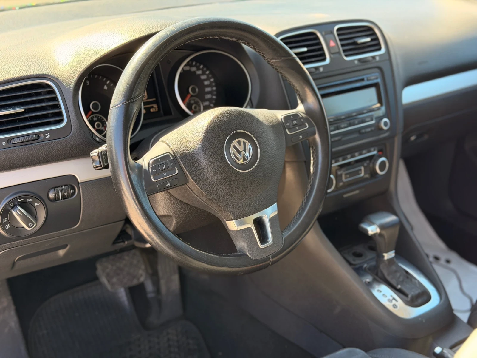 VW Golf Variant 1.6TDI / 105 /АВТОМАТИК/ DSG / LED, снимка 15 - Автомобили и джипове - 56305425