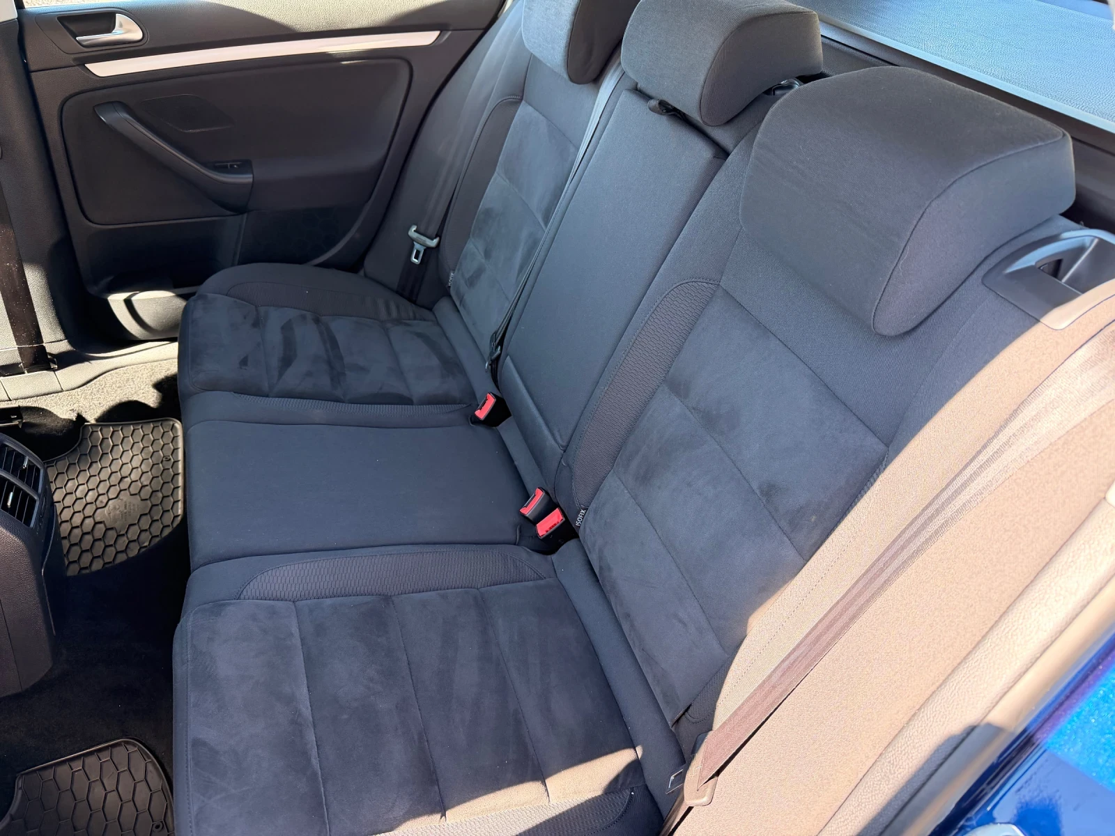 VW Golf Variant 1.6TDI / 105 /АВТОМАТИК/ DSG / LED, снимка 16 - Автомобили и джипове - 56305425