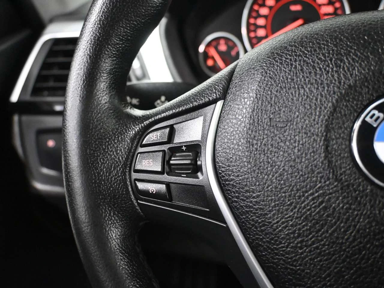 BMW 320 320i  xDrive  No Accident Sunroof Leather Heated S | Mobile.bg � ����������� 14