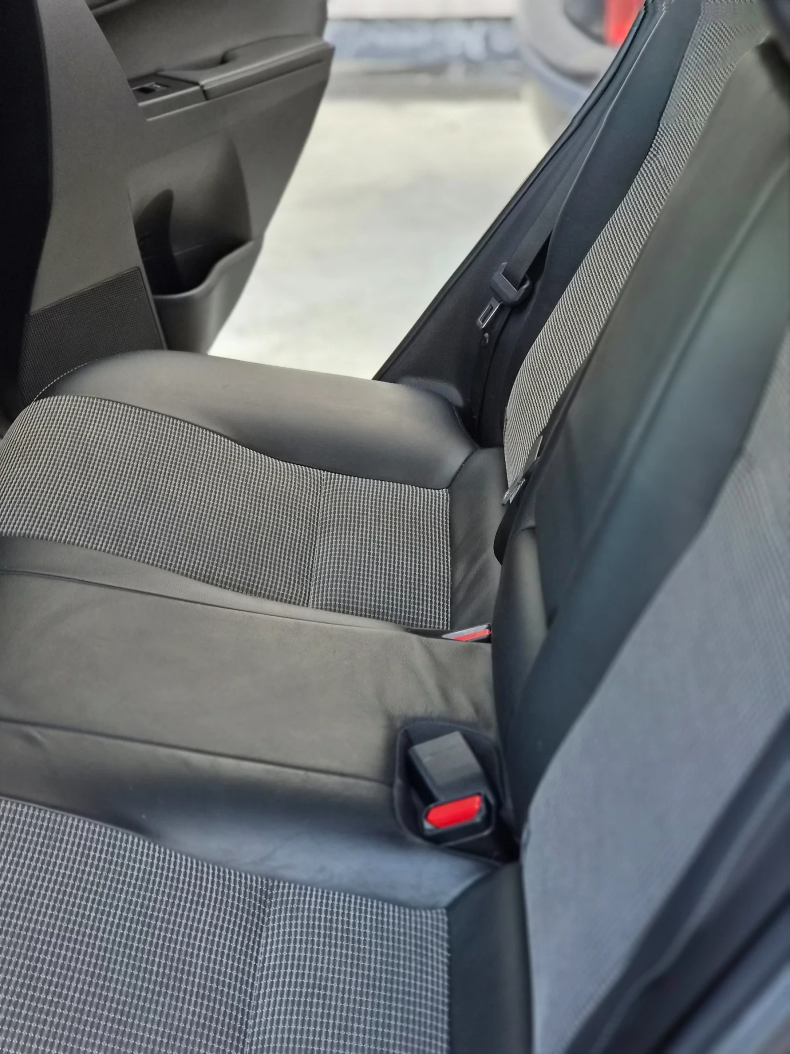 Toyota Auris, снимка 10 - Автомобили и джипове - 56447946